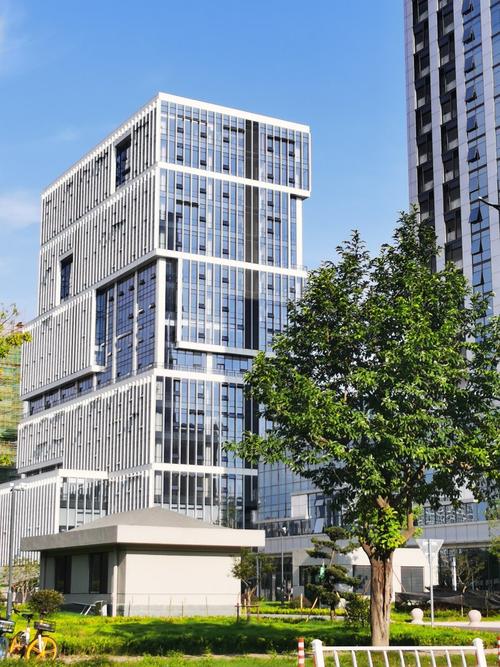 从区域龙头到行业标杆 解码建筑劳务分包的三维竞争力